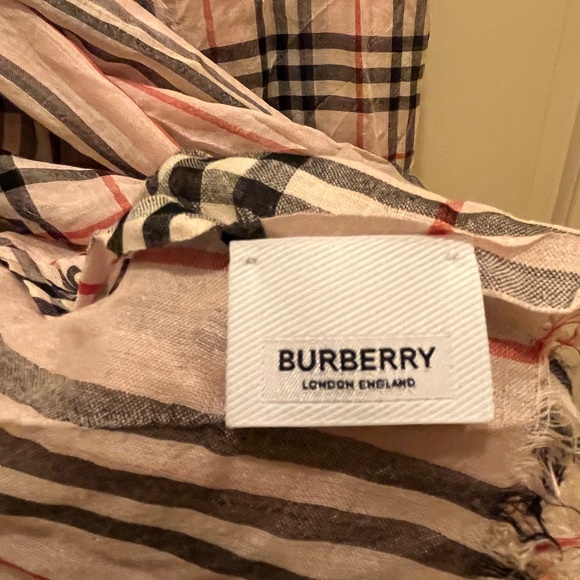 Burberry Pink Duo Pattered Wool Scarf - Picture 4 of 4